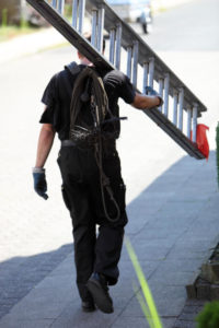 sweep carry ladder on shoulder